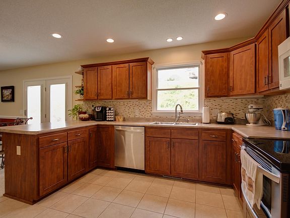 4th image of 1210 King Edwards Way