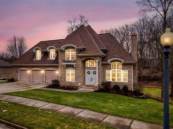 3rd image of 1081 Riverwoods Dr
