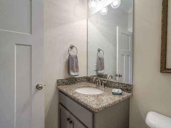 5th image of 1113 Stockwell Dr