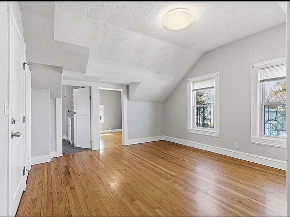 4th image of 1690 N Main St #3