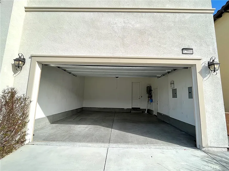 12040 Estrella Pl — Photo 32