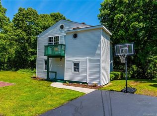 58 Depot Rd, Uncasville, CT 06382