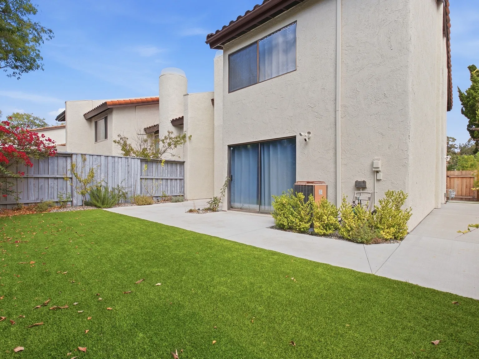 3 bed, 2.5 bath, 1925 sqft, $4,700 — Photo 2