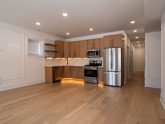 5th image of 1900 W Ainslie St #1904-2
