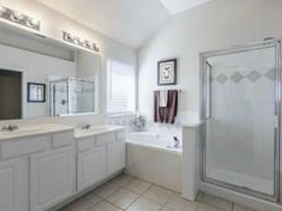5th image of 322 Fort Edward Dr