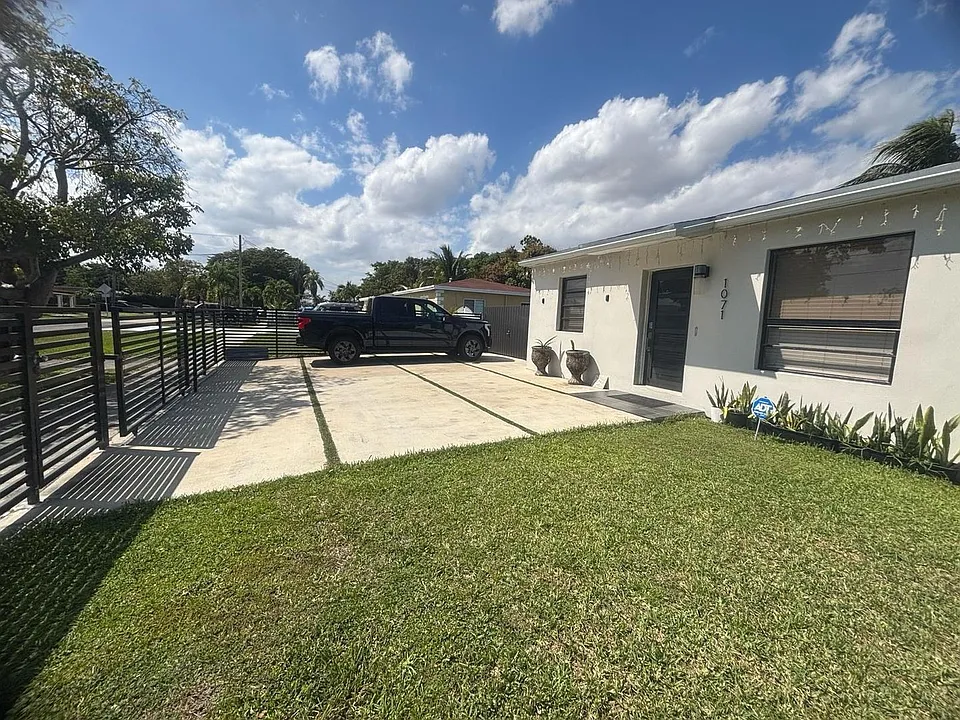 1071 NW 85th St