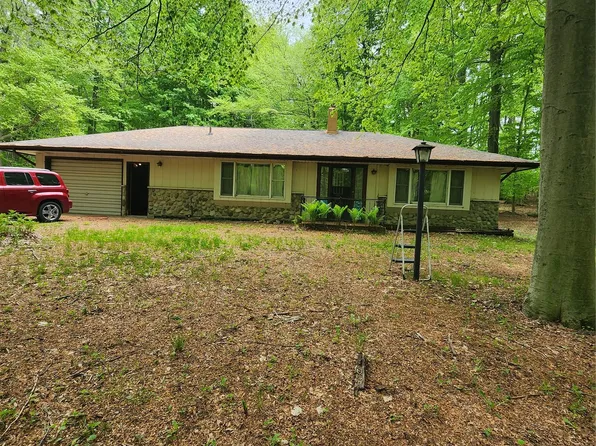7110 Thom Dr, Brown City, MI 48416