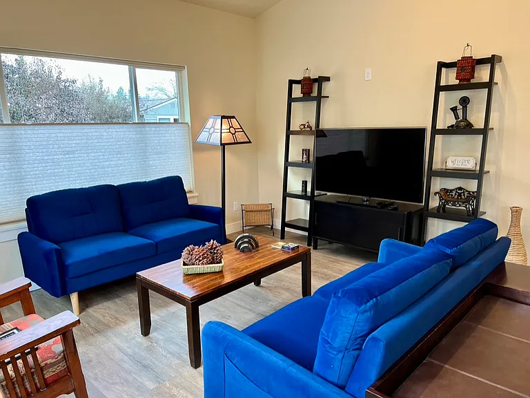 420 Euclid Ave #1 — Photo 2