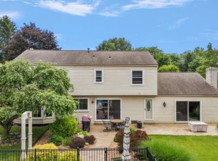 1126 Hickory Hill Dr, Rochester Hills, MI 48309