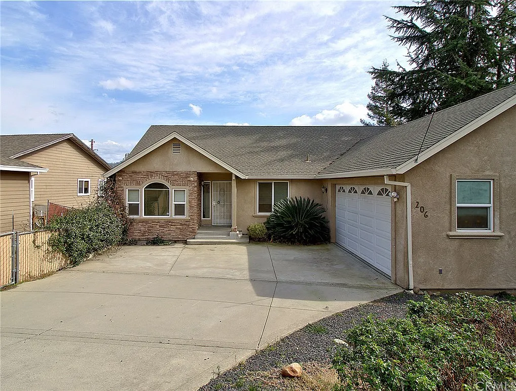 206 Apache Cir photo 1