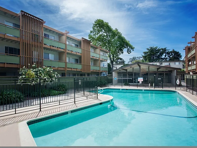 14 Community Swimming Pools