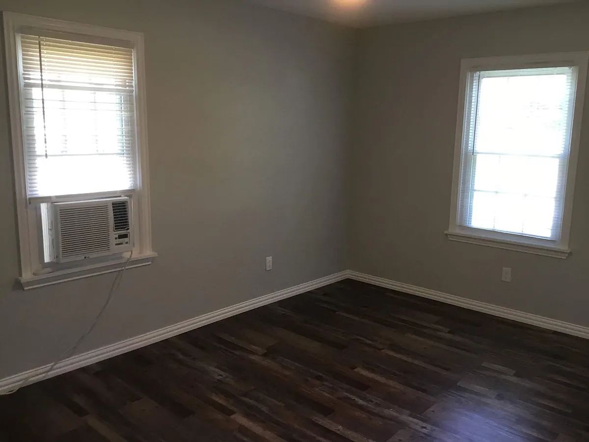 Building Photo - 305 Babb Dr