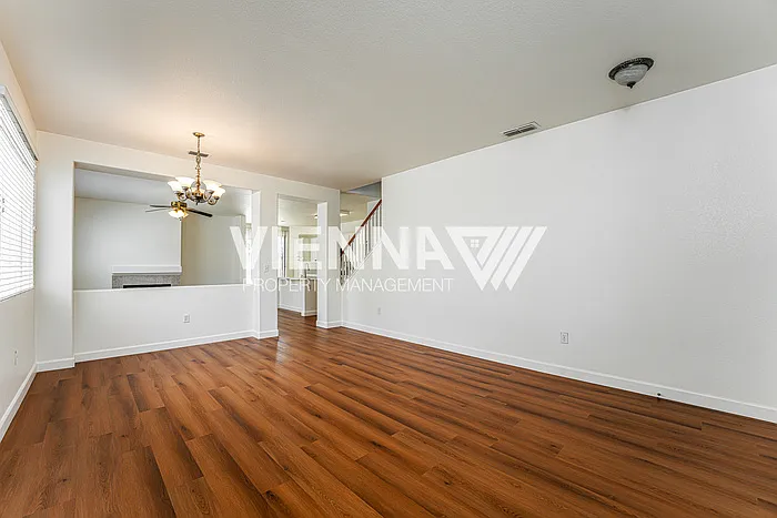 493 Silverhorn Dr — Photo 4