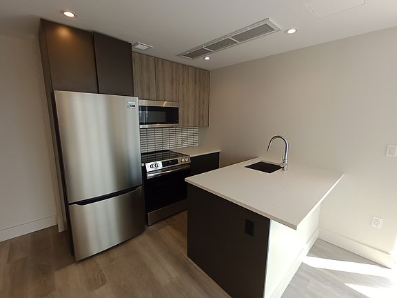 4th image of 2605 Snyder Ave #7G