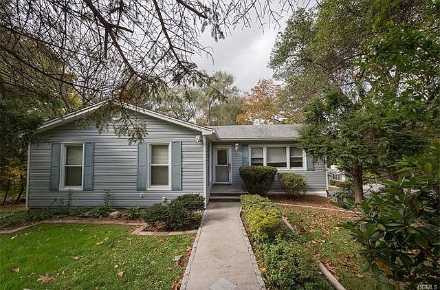 1st image of 35 Parkway Dr