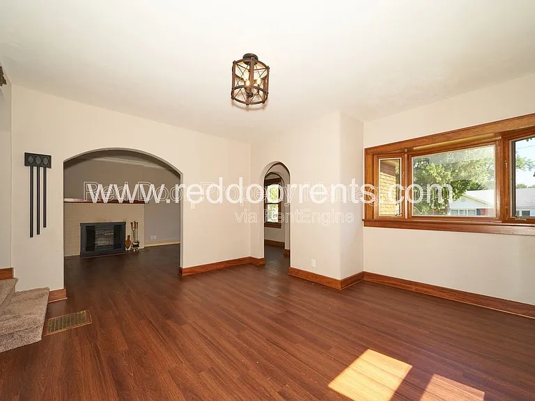 412 N Merrill St — Photo 8