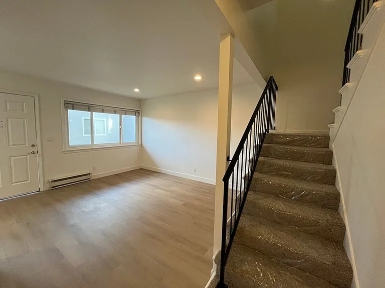 1615 Hudson St — Photo 3