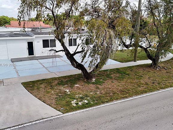 4th image of 10381 SW 32nd St