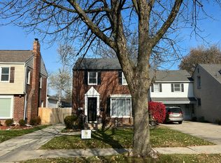 1210 Hampton Rd, Grosse Pointe Woods, MI 48236