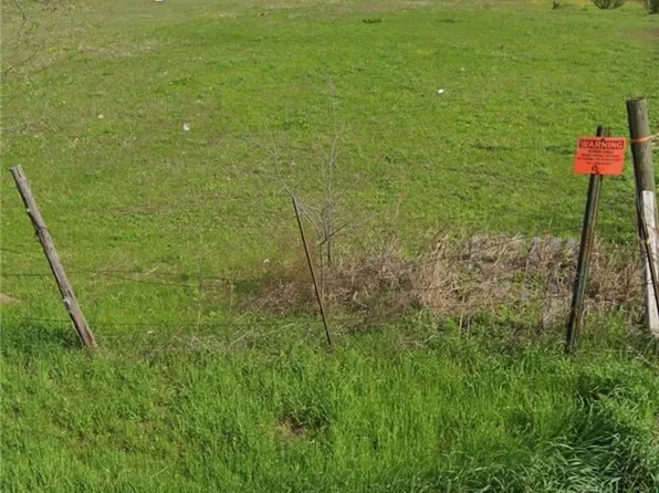 13675 Shaw Rd, Rogers, TX 76569