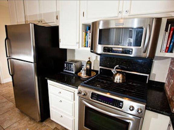 4th image of 3320 Fair Oaks Blvd