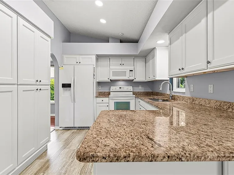 9447 Ashley Dr — Photo 22