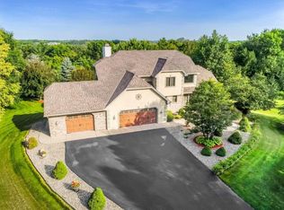 9570 Foxford Rd, Chanhassen, MN 55317