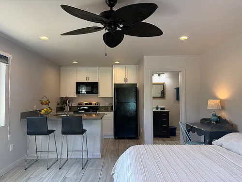 2231 S Burnside Ave #1 Photo 1
