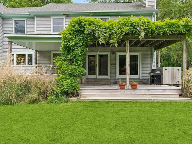 325 Narrow Ln — Photo 11