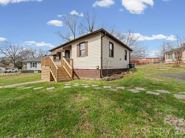 1866 Hilltop Cir, Gastonia, NC 28054