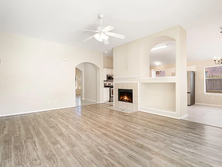 14615 Rochelle Ct — Photo 9