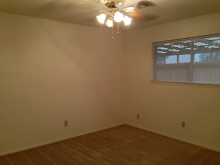 5727 Roxanne Dr — Photo 3