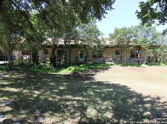 2nd image of 1105 Crescent Hl