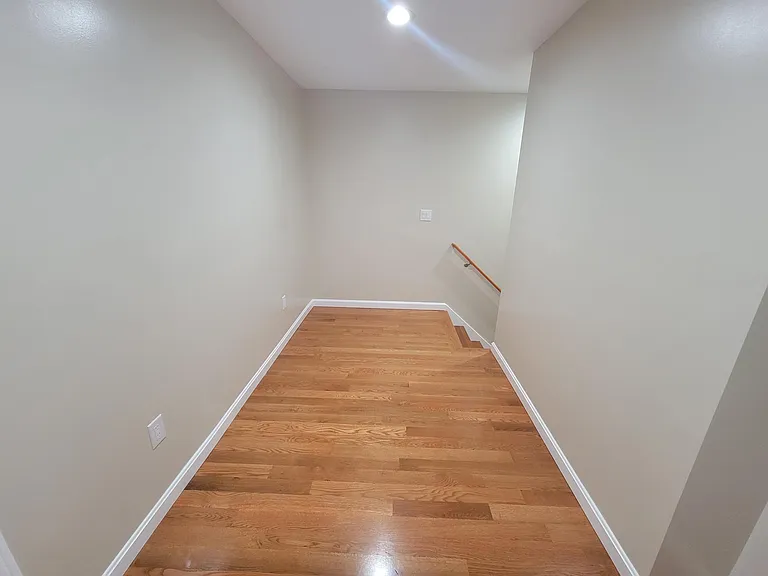 31 Hamilton St — Photo 22