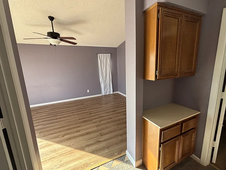 413 W Beverly Ln — Photo 16