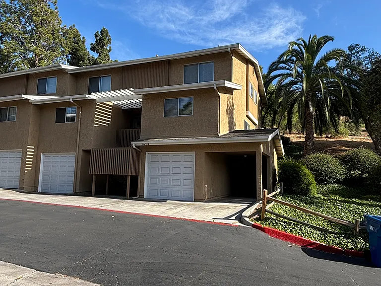 4231 Vista Del Rio Way #4 — Photo 4