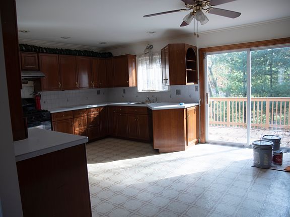 Dine in Kitchen