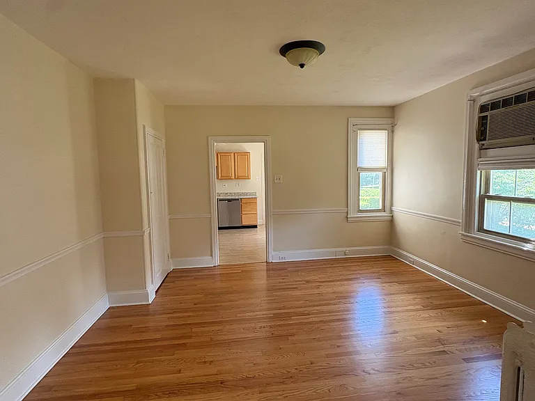 806 Pleasant Ave — Photo 1