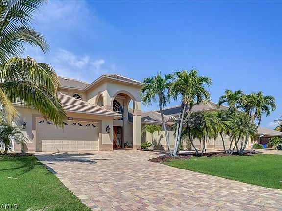 2nd image of 907 SW 51st Ter