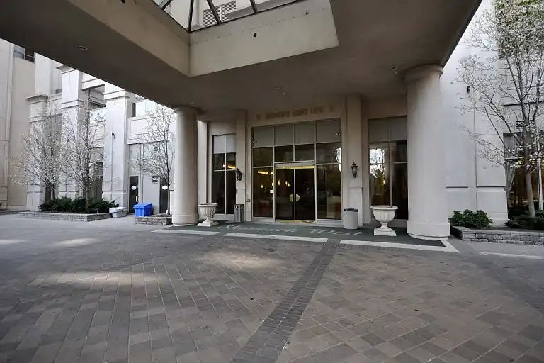 1st image of 25 Kingsbridge Garden Cir #1517