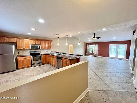 3rd image of 5808 Camelot Ct