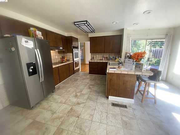 3rd image of 2206 Seacliff Dr