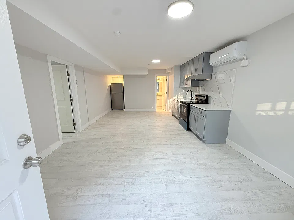 10 Ludwig St