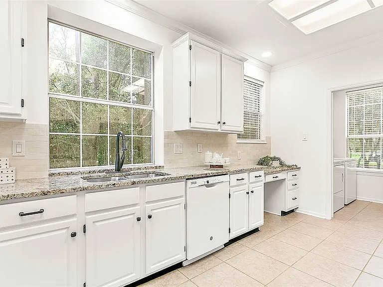 8 Greentwig Pl — Photo 14