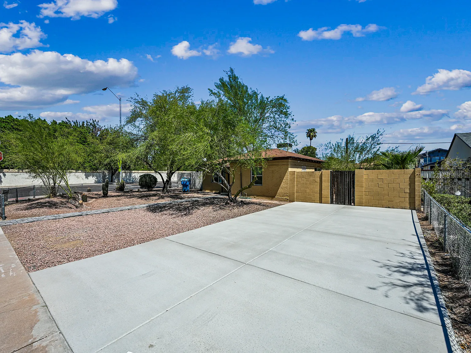 4 bed, 2000 sqft, $2,895 — Photo 1