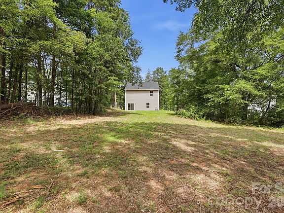 3rd image of 837 Old Mountain Rd