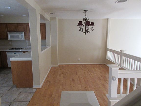 3rd image of 954 Costen Ct