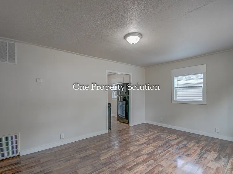 614 N Calumet Ave — Photo 7
