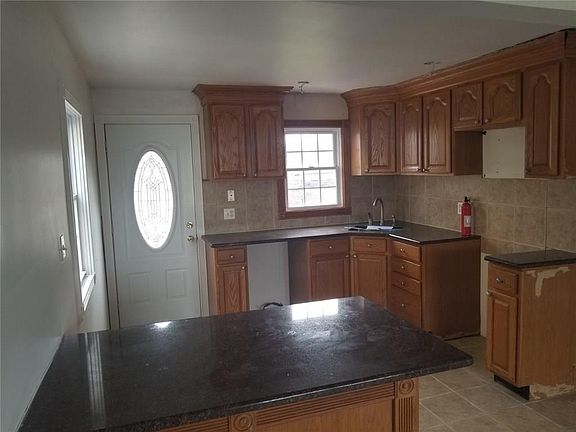 3rd image of 255 Pope St