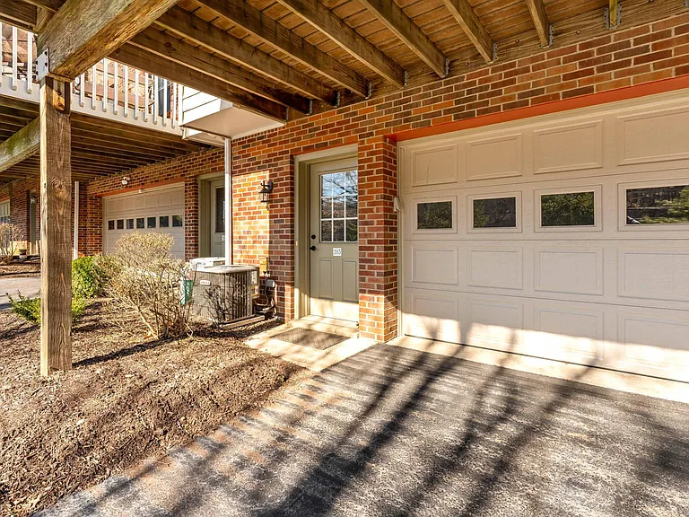203 Boxwood Ct — Photo 35